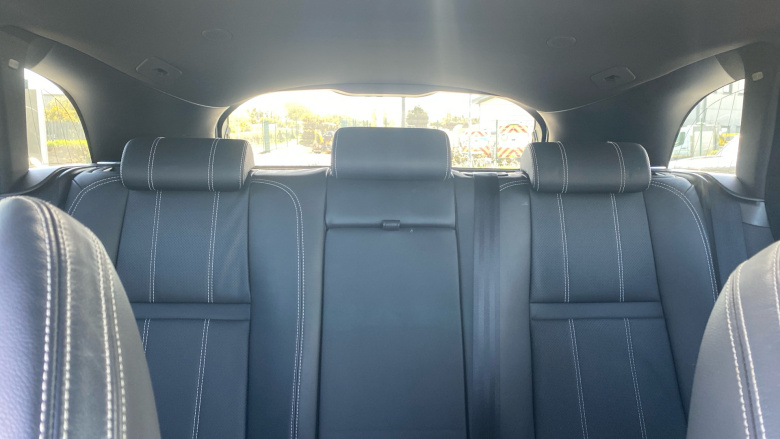 Land Rover Range Rover Velar 3.0 D300 MHEV R-Dynamic SE 5dr Auto Diesel Estate